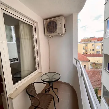 Trident 2 Apartment *